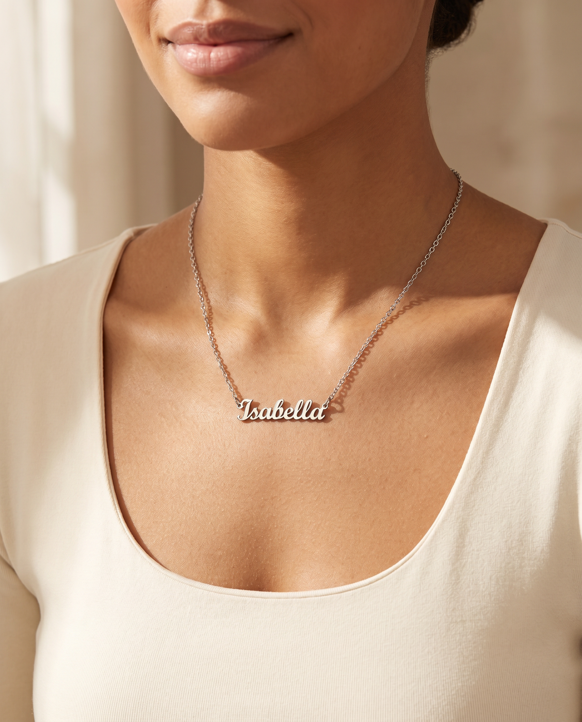 Woman wearing the polished steel name necklace at her collarbone | Custom Name Necklace